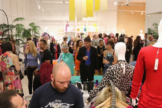 Crowd_Of_People_At_Marketing_Event_In_Miami_For_Fashion_Brand_Activation_Dreamweaver_Brand_Communications