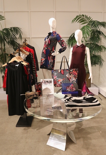 Womens_Fashion_Clothing_Display_At_Marketing_Event_In_Miami_For_Brand_Activation_Dreamweaver_Brand_Communications